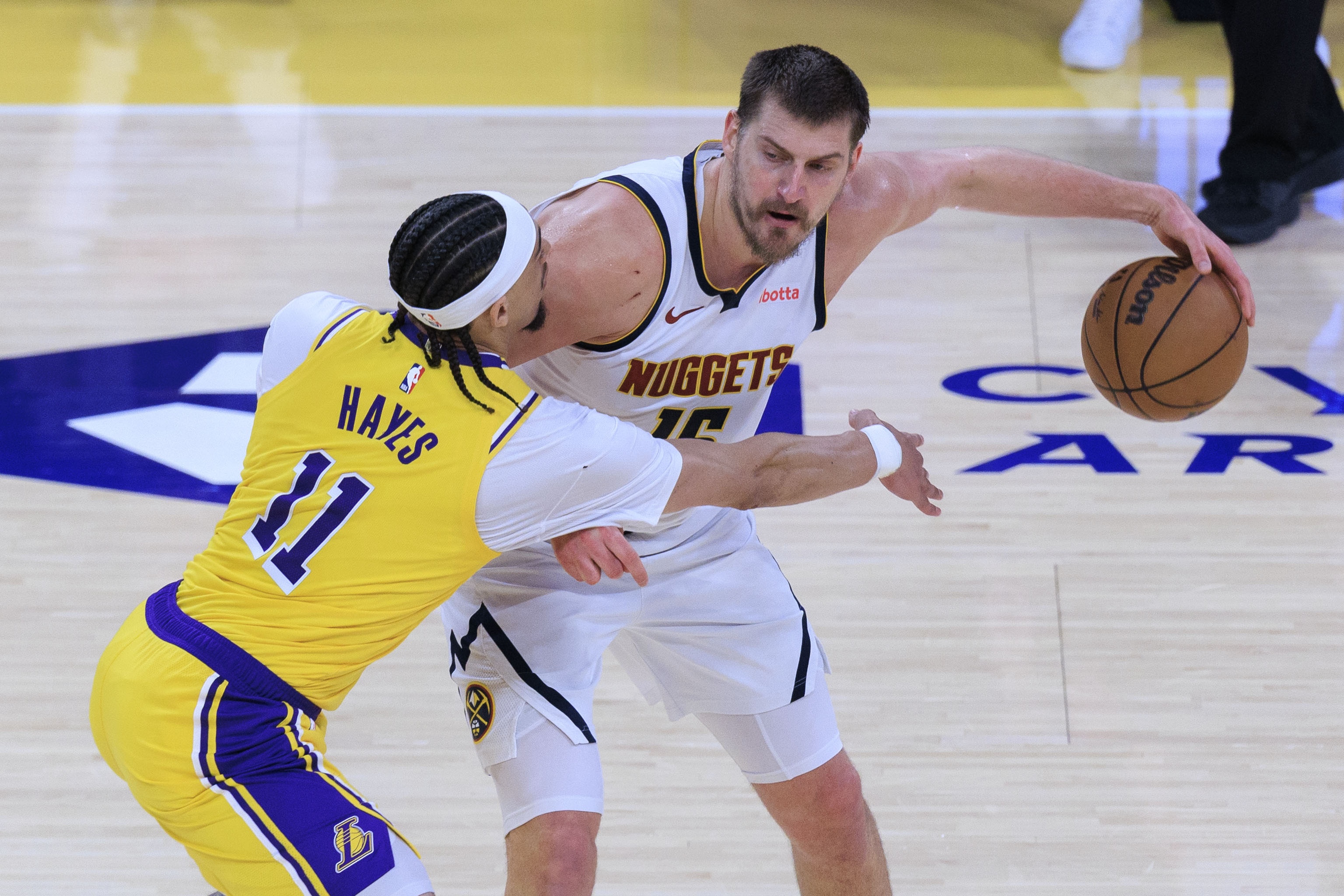 开云体育-斯玛特：我们对约基奇采取了不同的防守方式 很多甚至是临场发挥