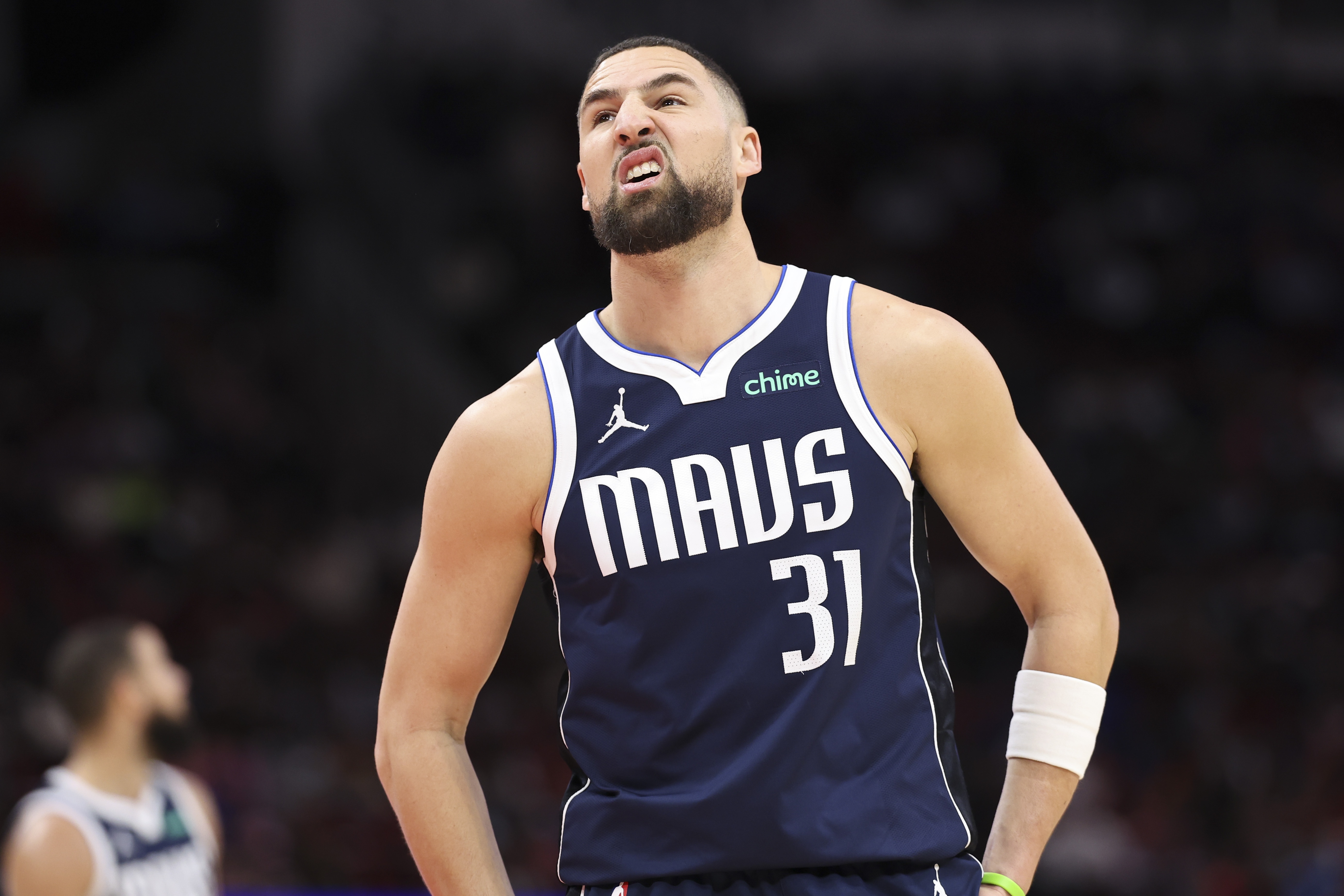 开云体育-佛光照不出来了！克莱替补16分钟手感冰凉11投仅3中&amp;三分5中0